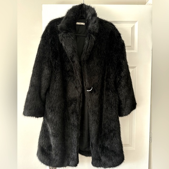 Mango Faux Fur Black coat European size M - Picture 1 of 1